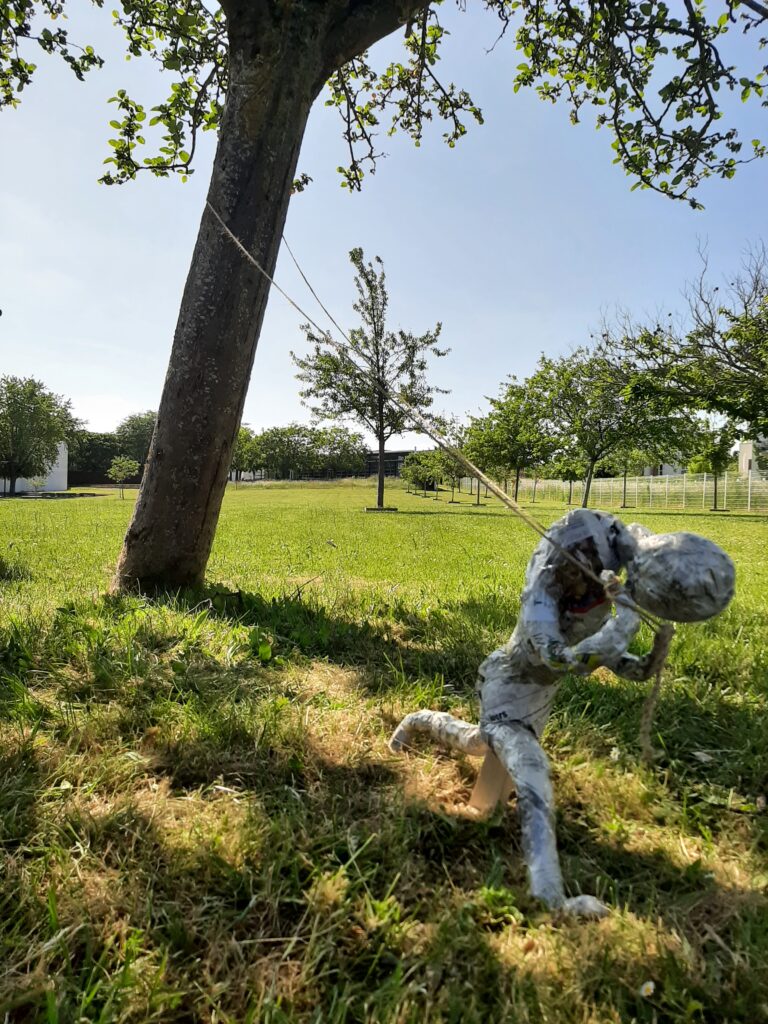 Arts plastiques lycée marc bloch val de reuil normandie scultpure in situ